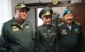 В Алматы военнослужащие поздравили 101-летнего ветерана Великой Отечественной войны