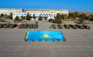 Церемония поднятия флага в воинских частях