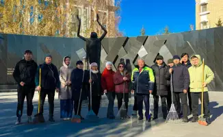 Сотрудники музея Астаны участвуют в субботнике для сохранения культурного наследия в рамках акции «Таза Қазақстан»
