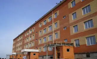 Аким области Марат Ахметжанов посетил строящуюся амбулаторию и новый завод в Аккольском районе