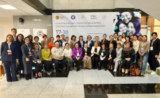 Награды ветеранам родовспоможения в Астане