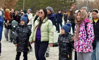 Праздничный концерт в парке «Жеруйык» собрал зрителей на День Республики в Астане