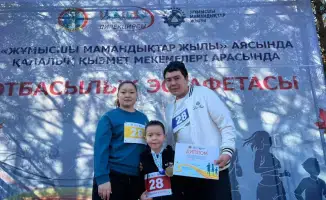Семейные команды сразились в эстафете в Центральном парке Астаны, вдохновляя друг друга на здоровый образ жизни