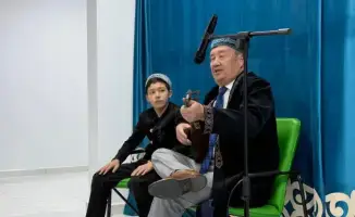 Пенсионеры клуба "Театр әлемі" в Астане отметили 95-летие Шамши Калдаякова театрализованным представлением