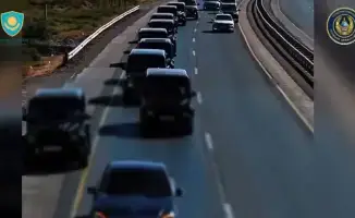 В Туркестанской области полицейские задержали водителей свадебного кортежа за нарушение правил дорожного движения