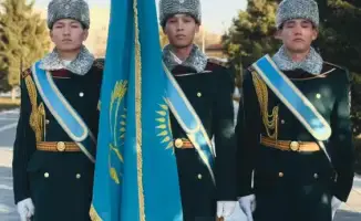 В Астане гвардейцы Национальной гвардии МВД РК провели патриотический флешмоб к Дню Республики