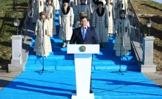 Торжественная церемония поднятия Государственного флага в Актобе: символ единства и будущего Казахстана