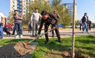 Шымкент: Город поднимает зеленое знамя вместе с акимом и жителями