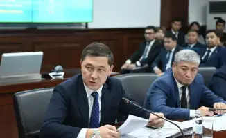 Аким области призывает к контролю цен на социально значимые товары в ходе обсуждения бюджета