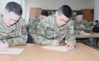 Военные Казахстана участвуют в общереспубликанском диктанте для продвижения государственного языка
