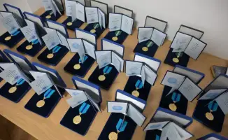 Звезды на алматинском небосклоне: Дархан Сатыбалды наградил героев дня Республики