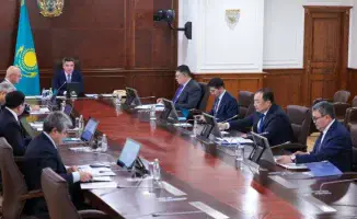 Премьер-министр Олжас Бектенов призывает к эффективности в докладах: важность краткости в правительственных обсуждениях