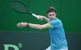Александр Бублик успешно стартовал на турнире Masters в Париже, пройдя во второй круг