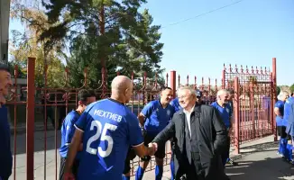 Товарищеский матч ветеранов сборной Казахстана по футболу: стимул для молодежи и развитие массового спорта в Жетісу