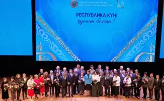 Сотрудники санэпидслужбы отмечены наградами ко Дню Республики за вклад в охрану здоровья