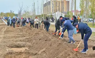 Участие сотрудников государственных учреждений в субботнике: укрепление экологической ответственности в обществе