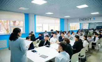 В Астане стартовал международный форум, посвящённый 80-летию Высшего колледжа транспорта и коммуникаций, с акцентом на новые IT-специальности в транспорте и логистике.