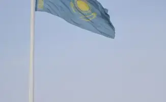 Поднятие Государственного флага в Шымкенте: символ единства и укрепления суверенитета страны