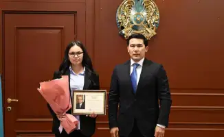 Министр наградил специалистов за вклад в развитие спорта на международной арене