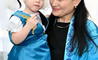 Обряд тұсау кесу для детей из детского дома прошел в преддверии Дня Республики