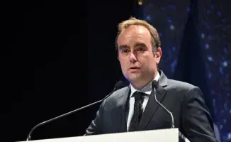 Франция сформировала новое правительство под руководством премьер-министра Себастьена Лекорню