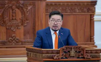 Премьер-министр Монголии Гомбожавын Занданшатар ушел в отставку спустя всего четыре месяца на посту, сообщает Tengrinews.kz со ссылкой на РИА Новости.