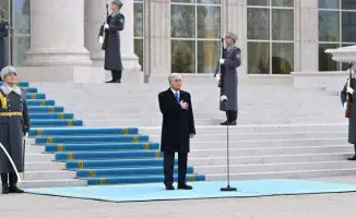 Президент Казахстана Касым-Жомарт Токаев участвует в церемонии поднятия Государственного флага страны