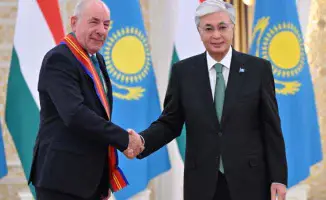 Токаев в Астане наградил президента Венгрии орденом 'Достық' I степени