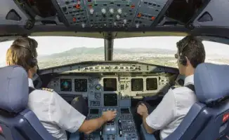 Пилоты Qazaq Air подняли вопрос о зарплатах после инцидента на рейсе Костанай - Астана