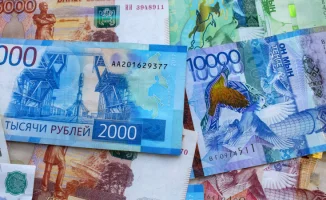 Несмотря на рост курса российского рубля, в Казахстане наблюдается снижение интереса к нему, что указывает на потерю доверия к валюте, сообщает Tengrinews.kz со ссылкой на Ranking.kz.