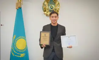 Министр науки и высшего образования Саясат Нурбек вручил грант вратарю 'Кайрата' Шерхану Калмурзе на церемонии в Казахской академии спорта и туризма.