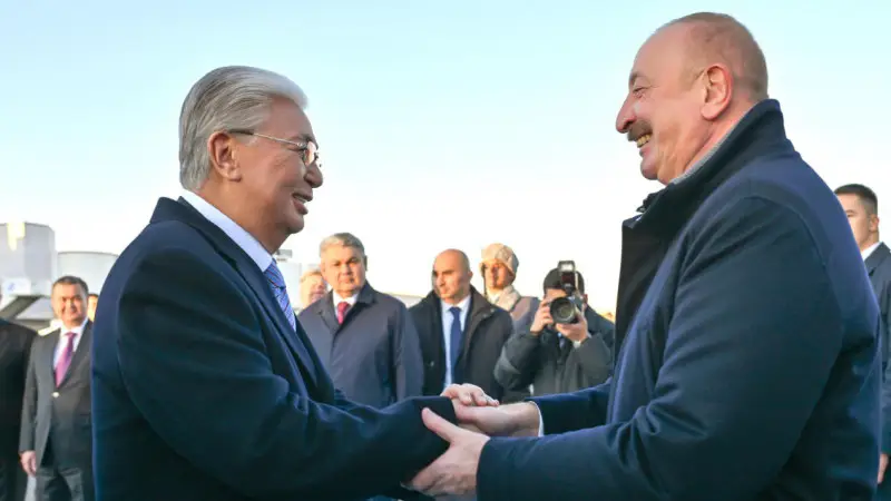 Токаев встретил Алиева в аэропорту Астаны: Президент Азербайджана прибыл с государственным визитом Астане