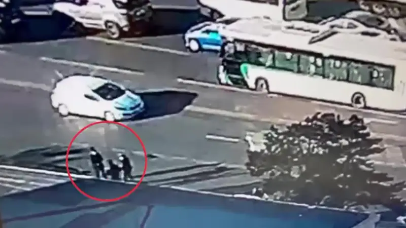 Караоке-баттл на асфальте: как пьяные голоса превратились в уличный хоровод Астане