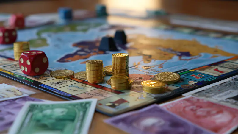 На мировых рынках 22 октября наблюдается падение цен на золото и биткоин, в то время как стоимость нефти продолжает расти. Доллар также подорожал, что вызывает обеспокоенность среди инвесторов. Ситуация на рынках остаётся напряжённой, и участники рынка вн Астане