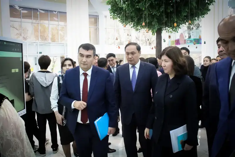 Наша задача — обеспечить детям качественное образование и доступ к передовым образовательным технологиям, создав равные условия школьной инфраструктуры в городах и селах — министр просвещения Жулдыз Сулейменова (2)
