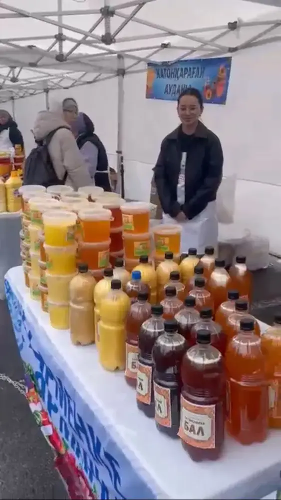Фермеры из Восточного Казахстана привезли в Алматы свежее мясо и натуральный мед по доступным ценам (4)