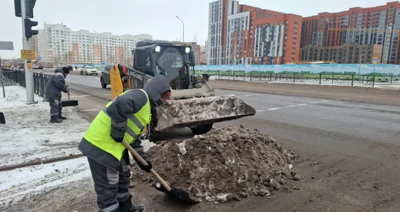 Почти 3 000 коммунальщиков вышли на уборку снега в Астане (3)