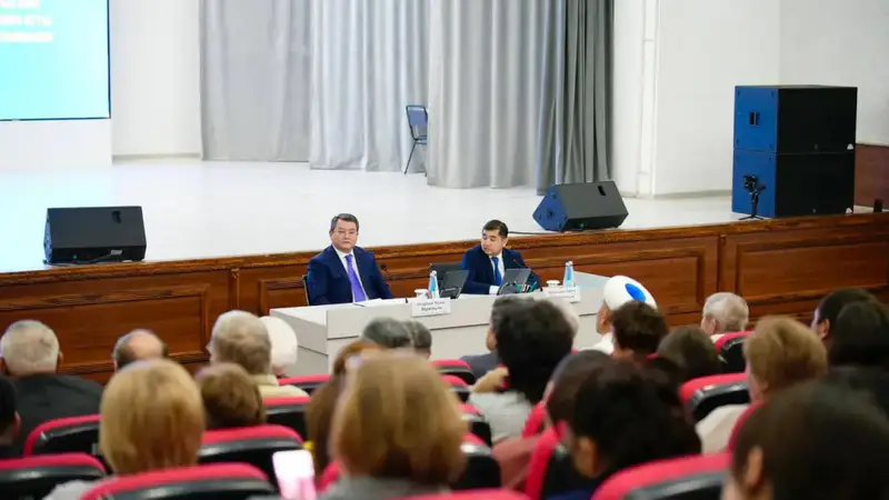 Цифровая симфония: Советник Президента РК встретился с жителями Улкен Нарын для обсуждения нового звучания экономики Астане