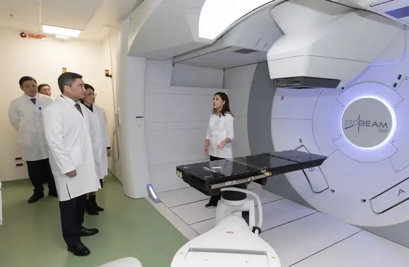 Олжас Бектенов проверил реализацию поручений Президента по развитию передовых технологий в медицине (5)