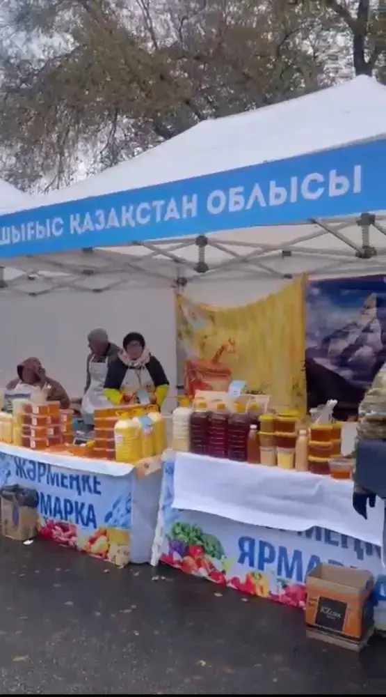 Алматинцы наслаждаются ярмаркой свежего мяса и натурального меда от фермеров Восточного Казахстана Астане