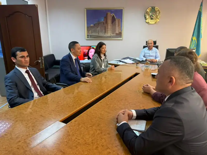 Канат Мынбаев провёл встречу с делегацией Республики Таджикистан (2)