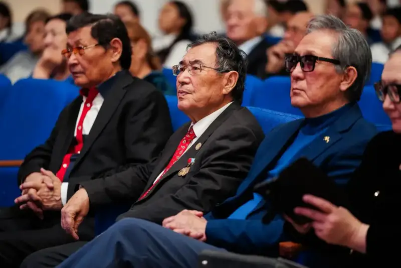 Шымкентский городской театр эстрады и сатиры успешно выступил в Семее с музыкальной комедией "Не істеу керек?" Астане