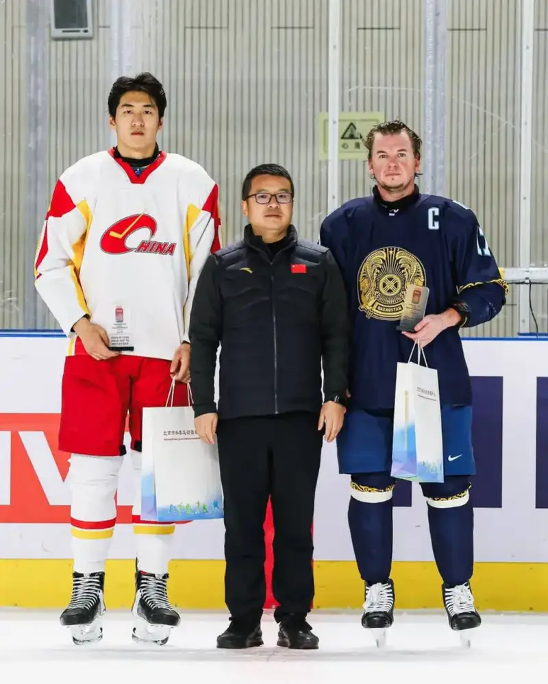 Хоккейная сборная Казахстана вновь победила на чемпионате Азии, одержав три победы подряд Астане