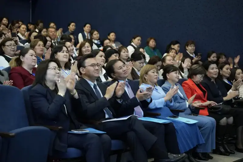 В городе Алатау состоялся областной Языковой форум в формате TED Talks с участием учителей, преподавателей и учёных (2)