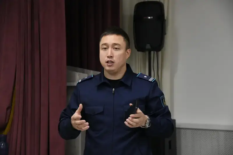 Пенсионеры столицы узнали о способах защиты от кибермошенников на лекции от полиции Астане