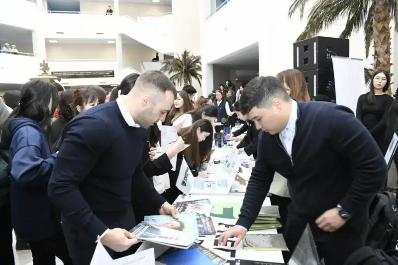 В Астане прошла очередная ярмарка вакансий для молодежи (4)