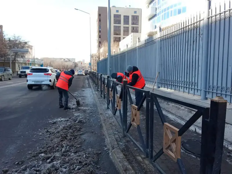 Городские службы Астаны усиливают снегоуборочные работы для обеспечения безопасности жителей в условиях непогоды Астане