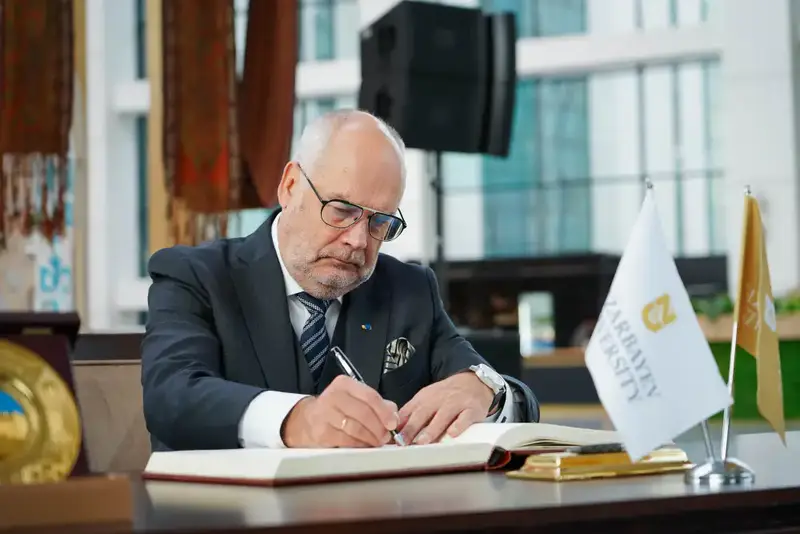 Президент Эстонии провел лекцию для студентов Nazarbayev University (2)