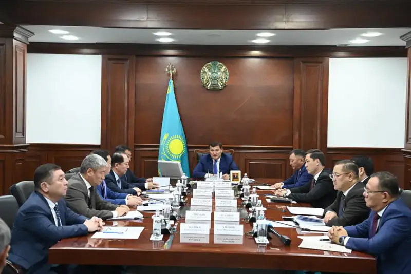 Обсуждение международных аспектов развития недропользования и обеспечения лекарствами на заседании Правительства Астане