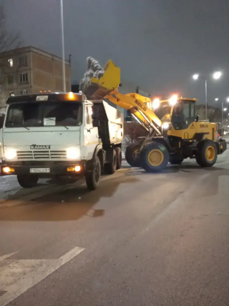 Астана очищает свои улицы: более тысячи «машин-снегирей» в борьбе с зимней стихией Астане